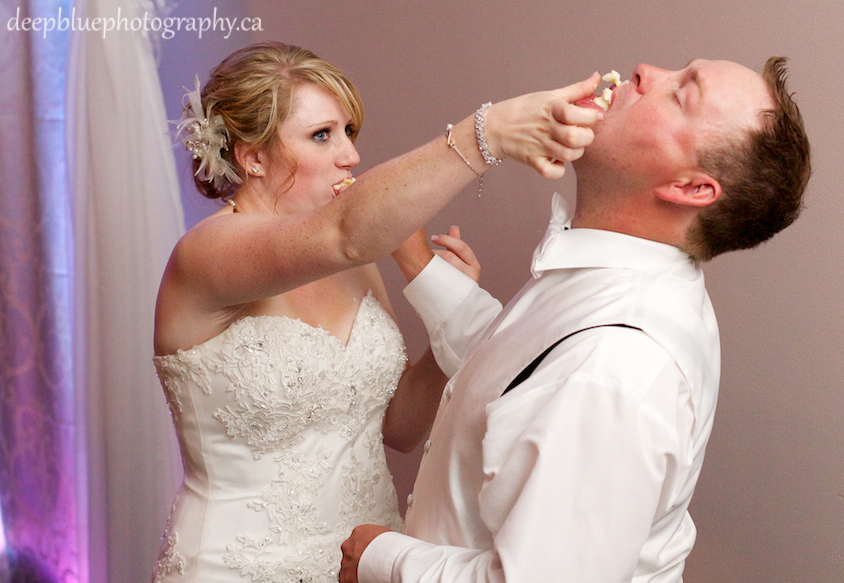 Rebecca and Brad Cutting their Cake at their Woodvale Golf and Country Club Wedding