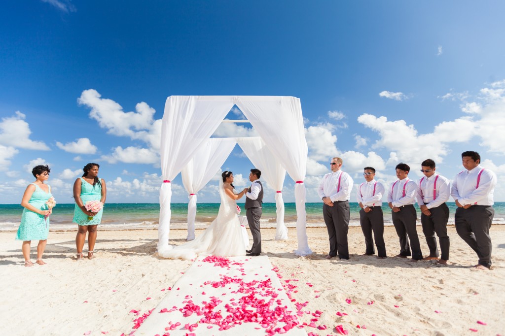 how to plan a destination wedding - hot weather ceremony