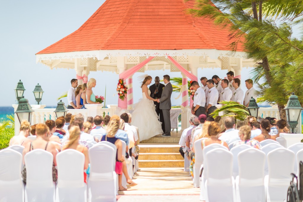 How to plan a destination wedding - outdoor ceremony venues