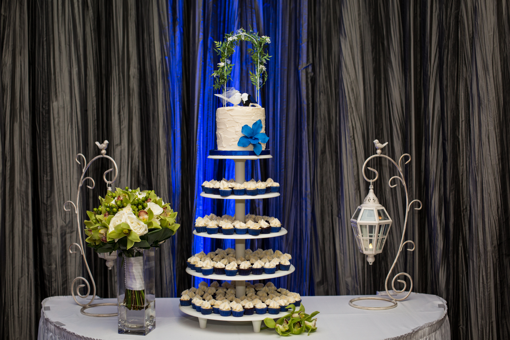 bird themed wedding cake