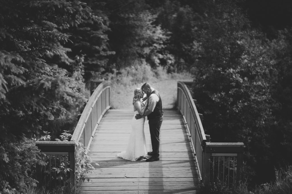 Romantic wedding portraits for a summer wedding at Snow Valley