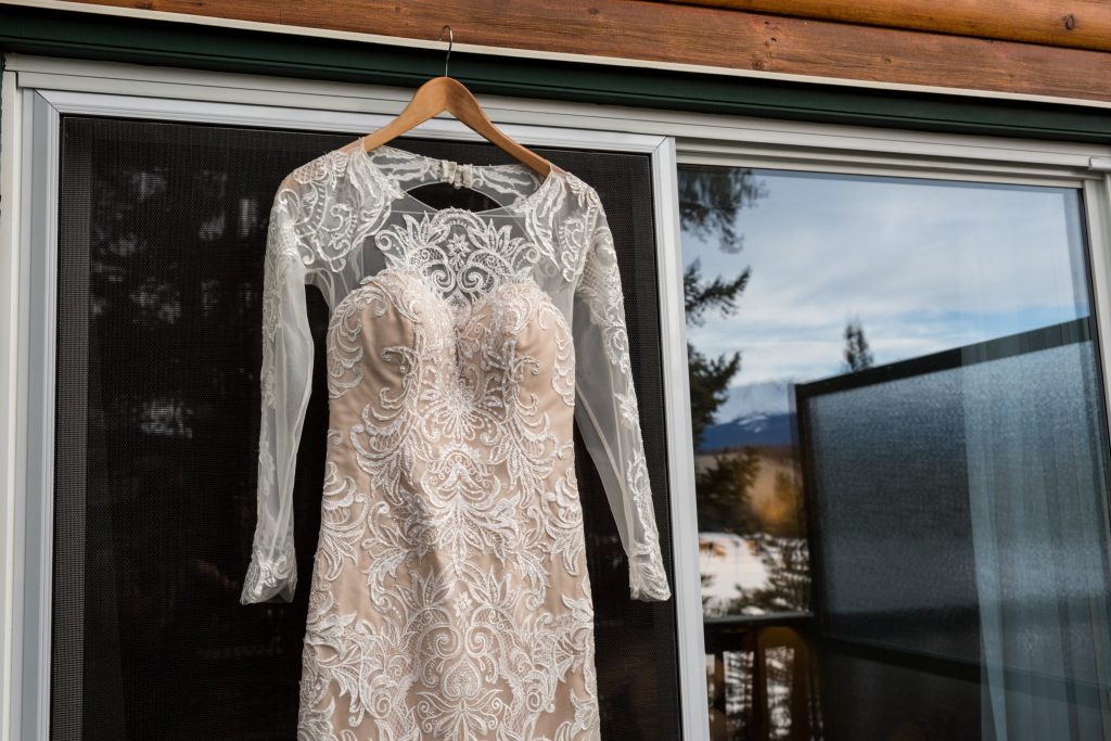 Vintage ivory wedding gown for outdoor winter wedding at Pyramid Lake in Jasper