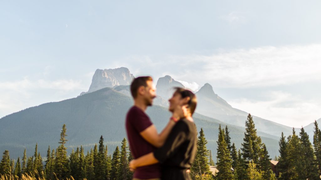Best mountain engagement photo locations in Canmore
