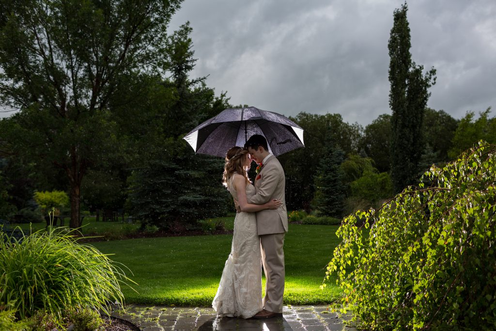 night wedding photos in the rain