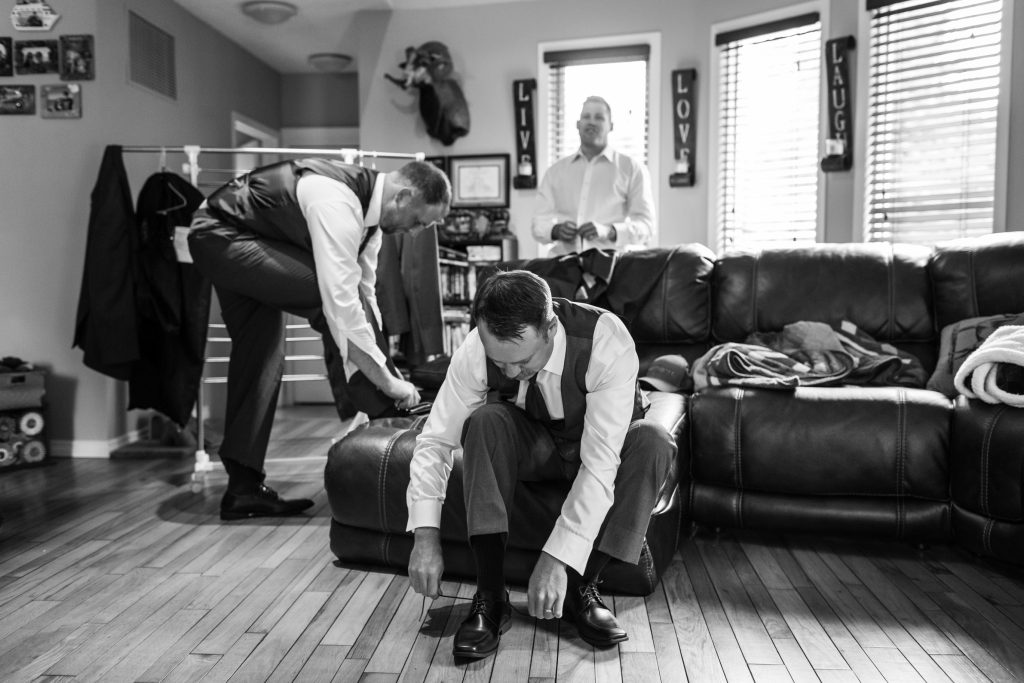 groomsmen getting ready